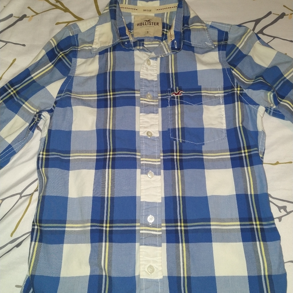 I am selling a Hollister button down plaid shirt. Size small.